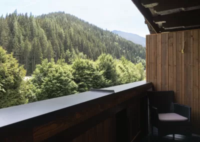 Minimalist, Balkon, Aussicht ins Grüne, Natur erleben, Berge